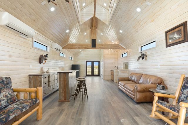 1512 E Henderson Street, Cleburne, TX 76031