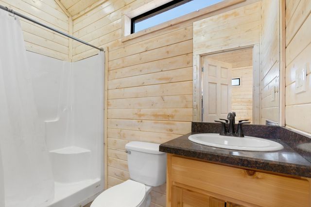 1512 E Henderson Street, Cleburne, TX 76031