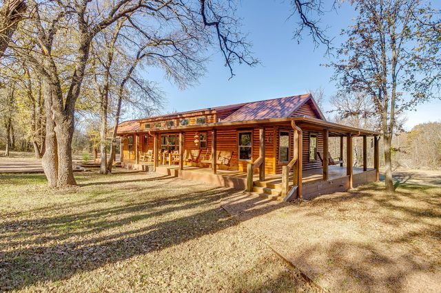 1512 E Henderson Street, Cleburne, TX 76031