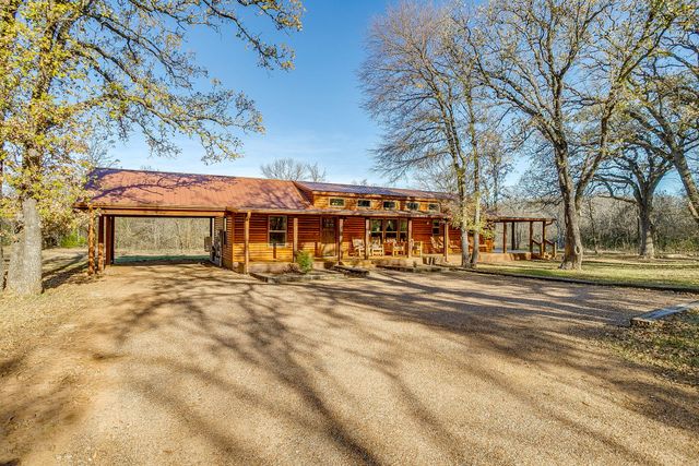 1512 E Henderson Street, Cleburne, TX 76031