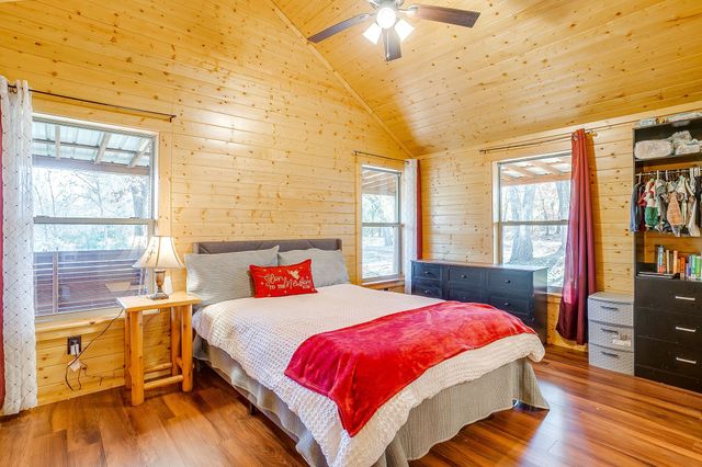 1512 E Henderson Street, Cleburne, TX 76031