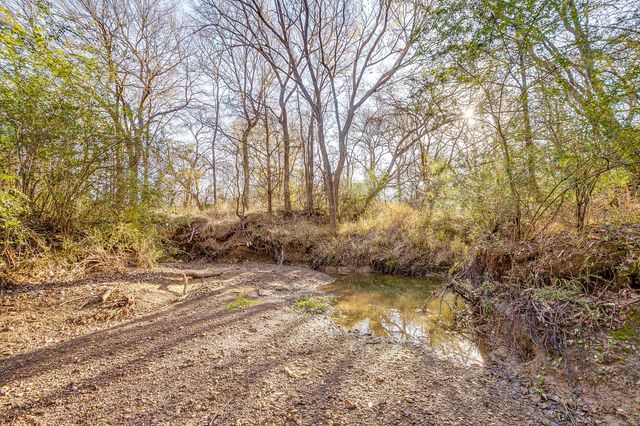 1512 E Henderson Street, Cleburne, TX 76031