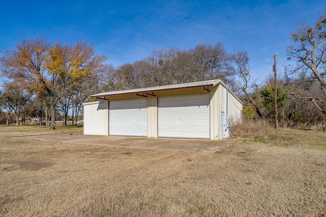 1512 E Henderson Street, Cleburne, TX 76031