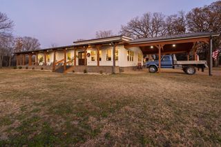 1512 E Henderson Street, Cleburne, TX 76031
