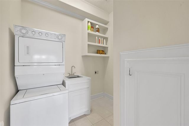 28 Waters Edge Street, Conroe, TX 77356