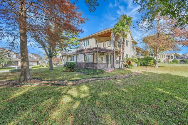 28 Waters Edge Street, Conroe, TX 77356