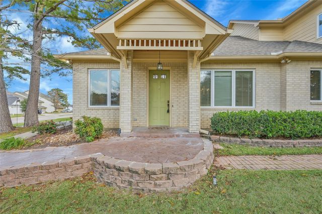 28 Waters Edge Street, Conroe, TX 77356