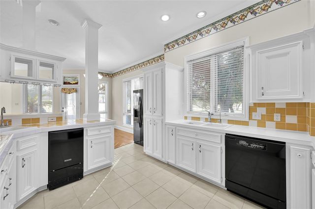 28 Waters Edge Street, Conroe, TX 77356