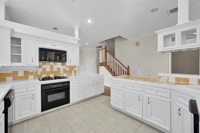 28 Waters Edge Street, Conroe, TX 77356
