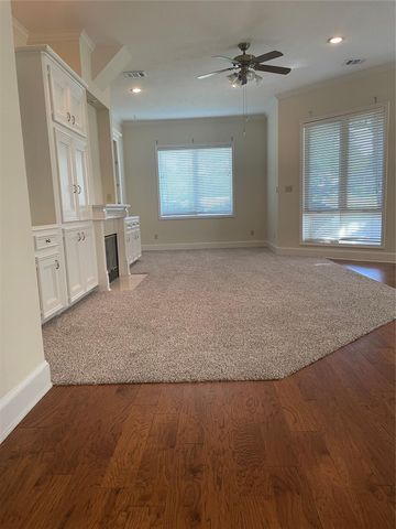 28 Waters Edge Street, Conroe, TX 77356