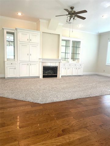 28 Waters Edge Street, Conroe, TX 77356