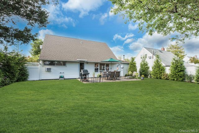 42 Dock Lane, Wantagh, NY 11793
