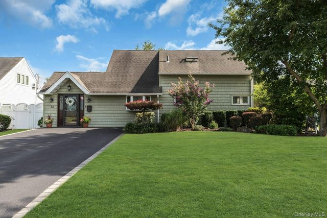 42 Dock Lane, Wantagh, NY 11793