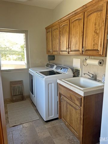 3303 Piute Hill Road, Lake Isabella, CA 93240