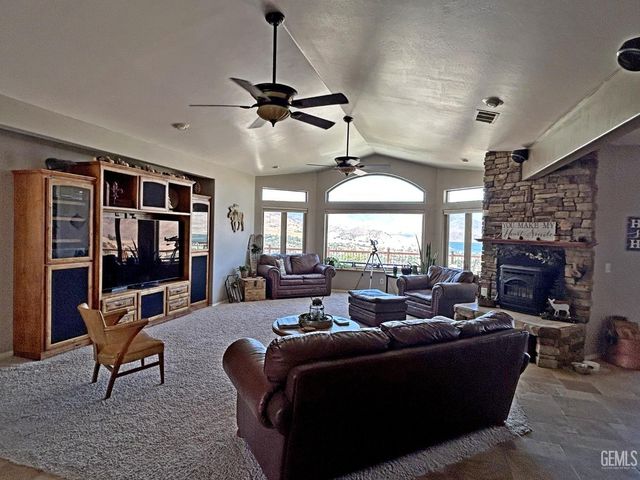 3303 Piute Hill Road, Lake Isabella, CA 93240