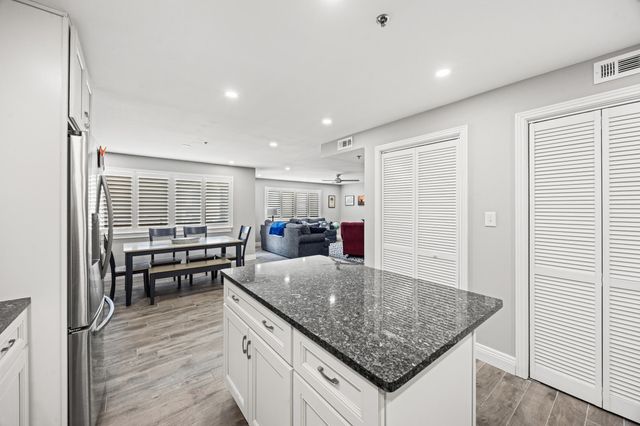 355 S Broadway 703, Lexington, KY 40508