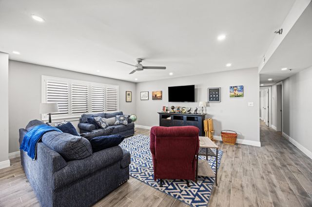 355 S Broadway 703, Lexington, KY 40508