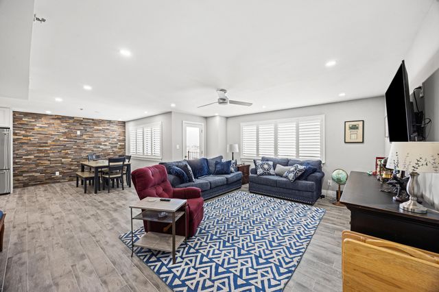 355 S Broadway 703, Lexington, KY 40508