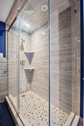 355 S Broadway 703, Lexington, KY 40508