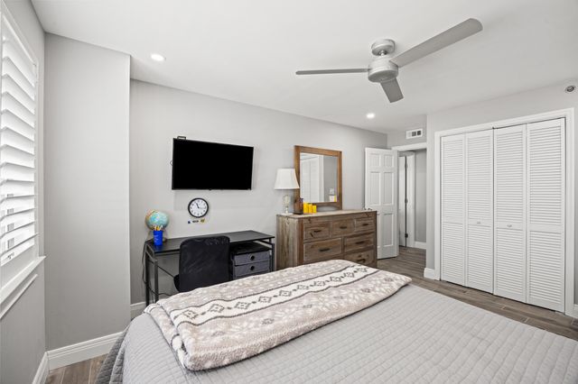 355 S Broadway 703, Lexington, KY 40508