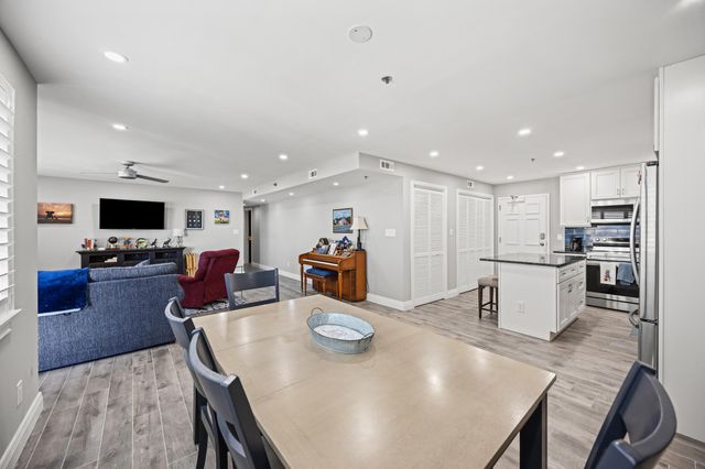 355 S Broadway 703, Lexington, KY 40508