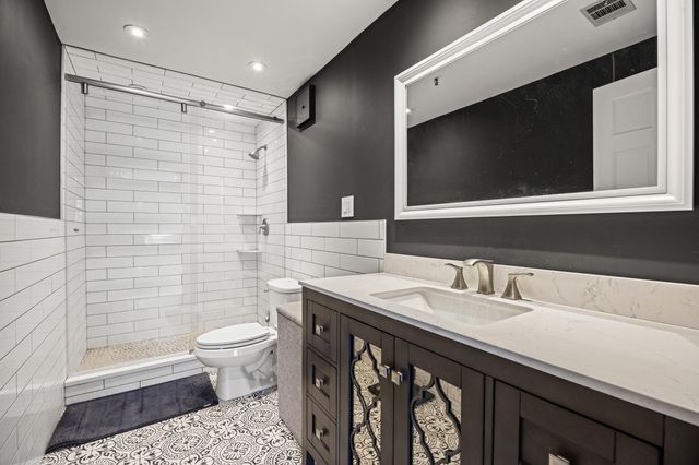 355 S Broadway 703, Lexington, KY 40508