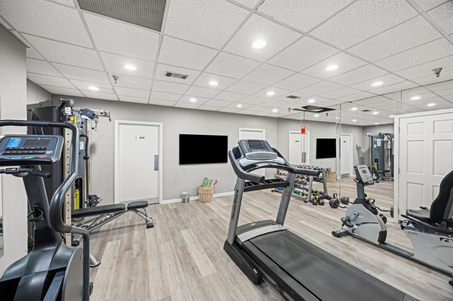 355 S Broadway 703, Lexington, KY 40508