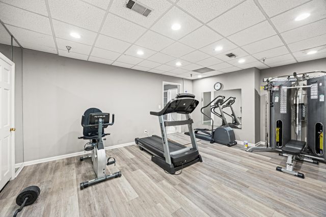 355 S Broadway 703, Lexington, KY 40508