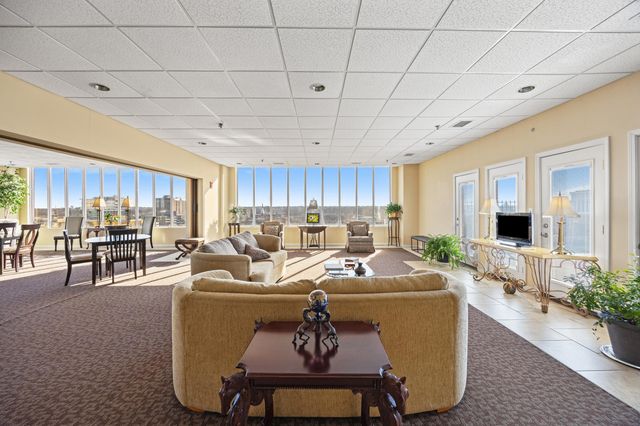 355 S Broadway 703, Lexington, KY 40508