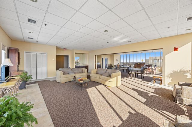 355 S Broadway 703, Lexington, KY 40508