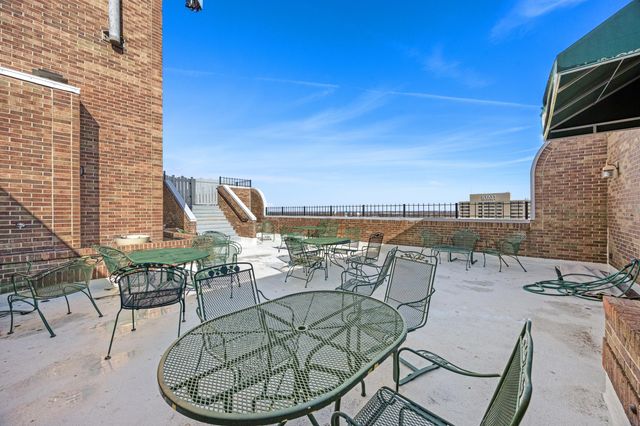 355 S Broadway 703, Lexington, KY 40508