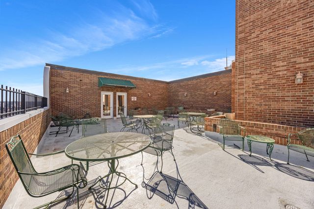 355 S Broadway 703, Lexington, KY 40508