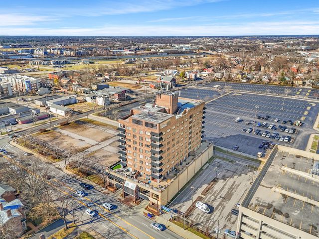 355 S Broadway 703, Lexington, KY 40508