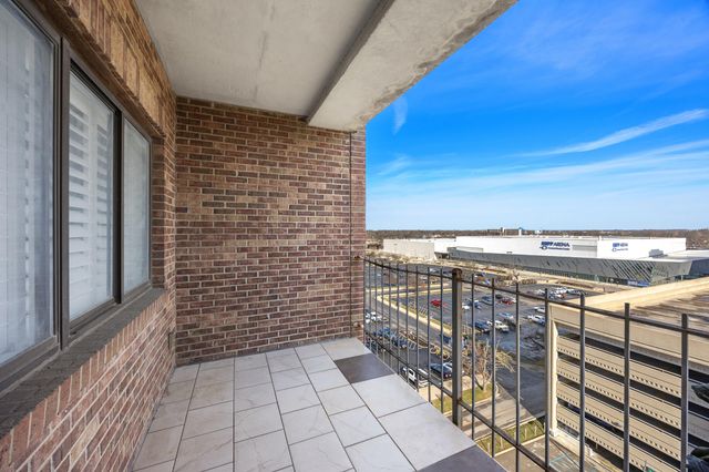 355 S Broadway 703, Lexington, KY 40508