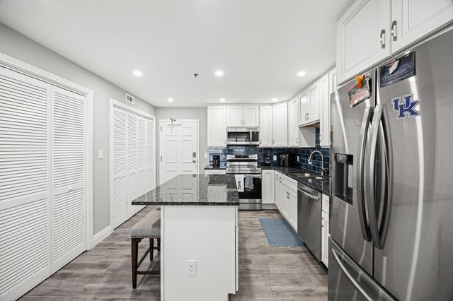 355 S Broadway 703, Lexington, KY 40508