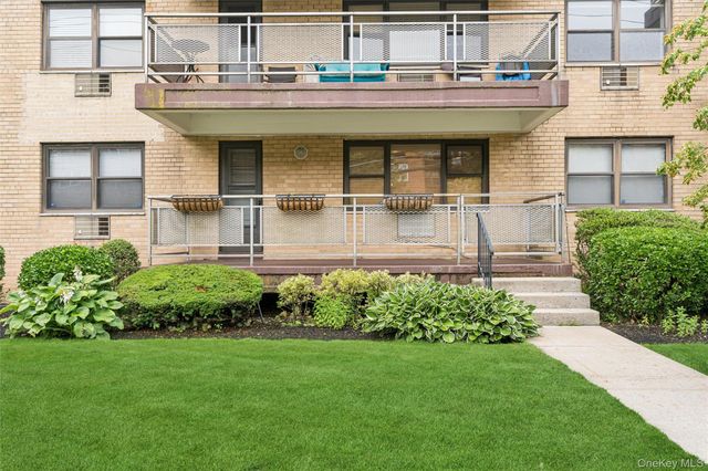 40 Stoner Avenue 1R, Great Neck, NY 11021
