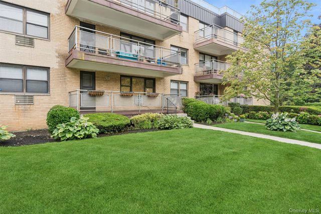 40 Stoner Avenue 1R, Great Neck, NY 11021