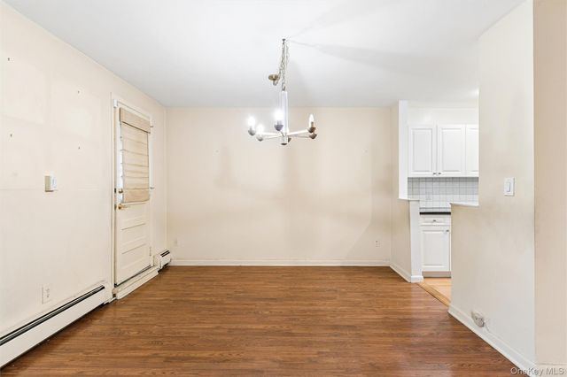 40 Stoner Avenue 1R, Great Neck, NY 11021