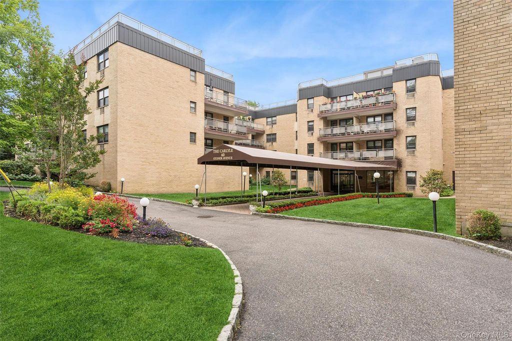 40 Stoner Avenue 1R, Great Neck, NY 11021