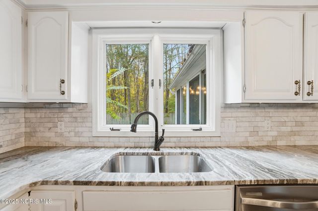 7335 Friarton Circle, Toledo, OH 43617