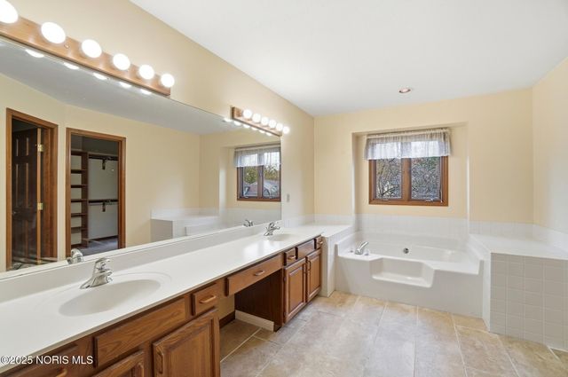 7335 Friarton Circle, Toledo, OH 43617