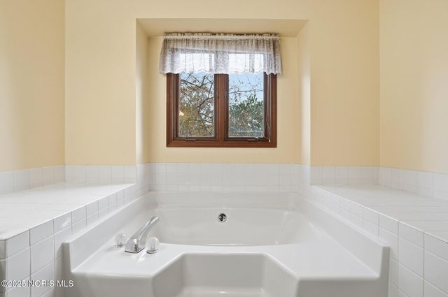 7335 Friarton Circle, Toledo, OH 43617