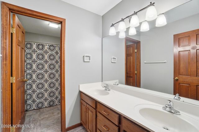 7335 Friarton Circle, Toledo, OH 43617