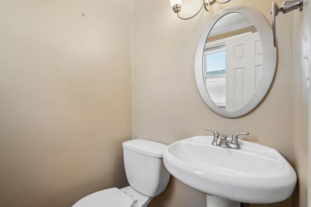 3236 W Dover Court, Davenport, IA 52804