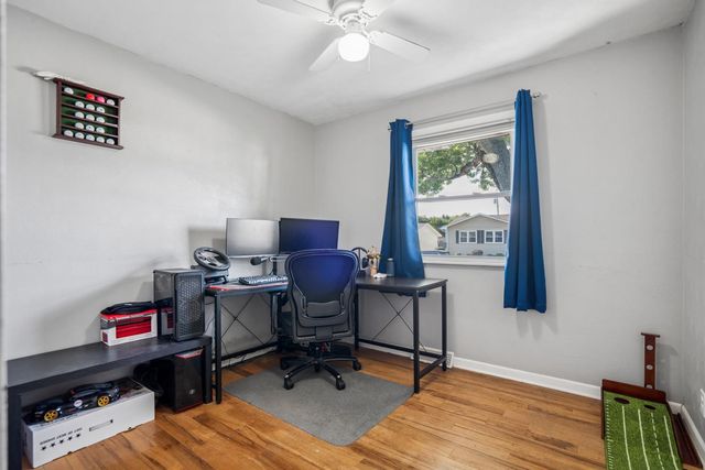 3236 W Dover Court, Davenport, IA 52804