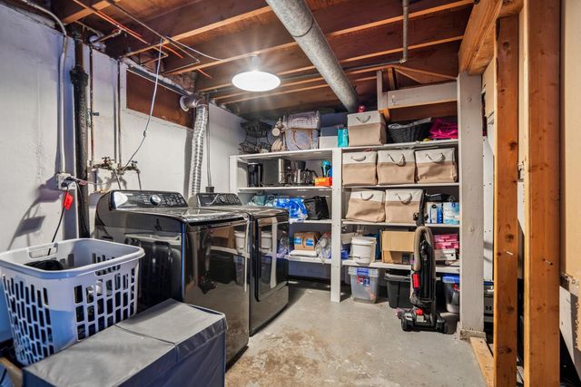 3236 W Dover Court, Davenport, IA 52804
