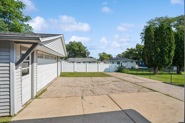 3236 W Dover Court, Davenport, IA 52804