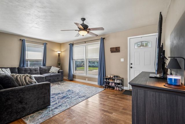 3236 W Dover Court, Davenport, IA 52804