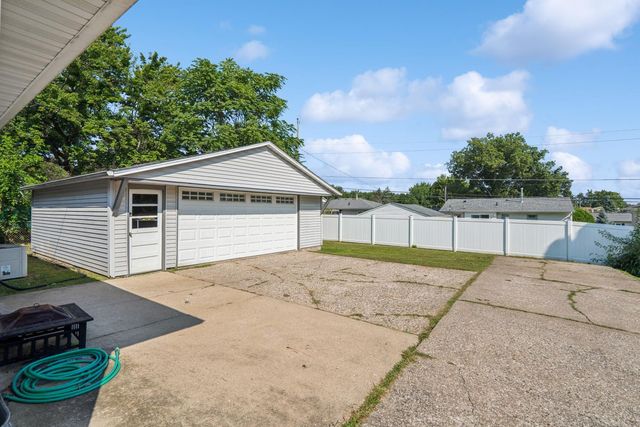 3236 W Dover Court, Davenport, IA 52804