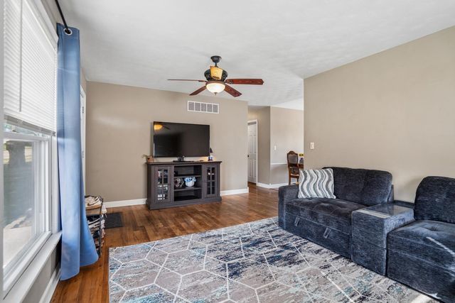 3236 W Dover Court, Davenport, IA 52804